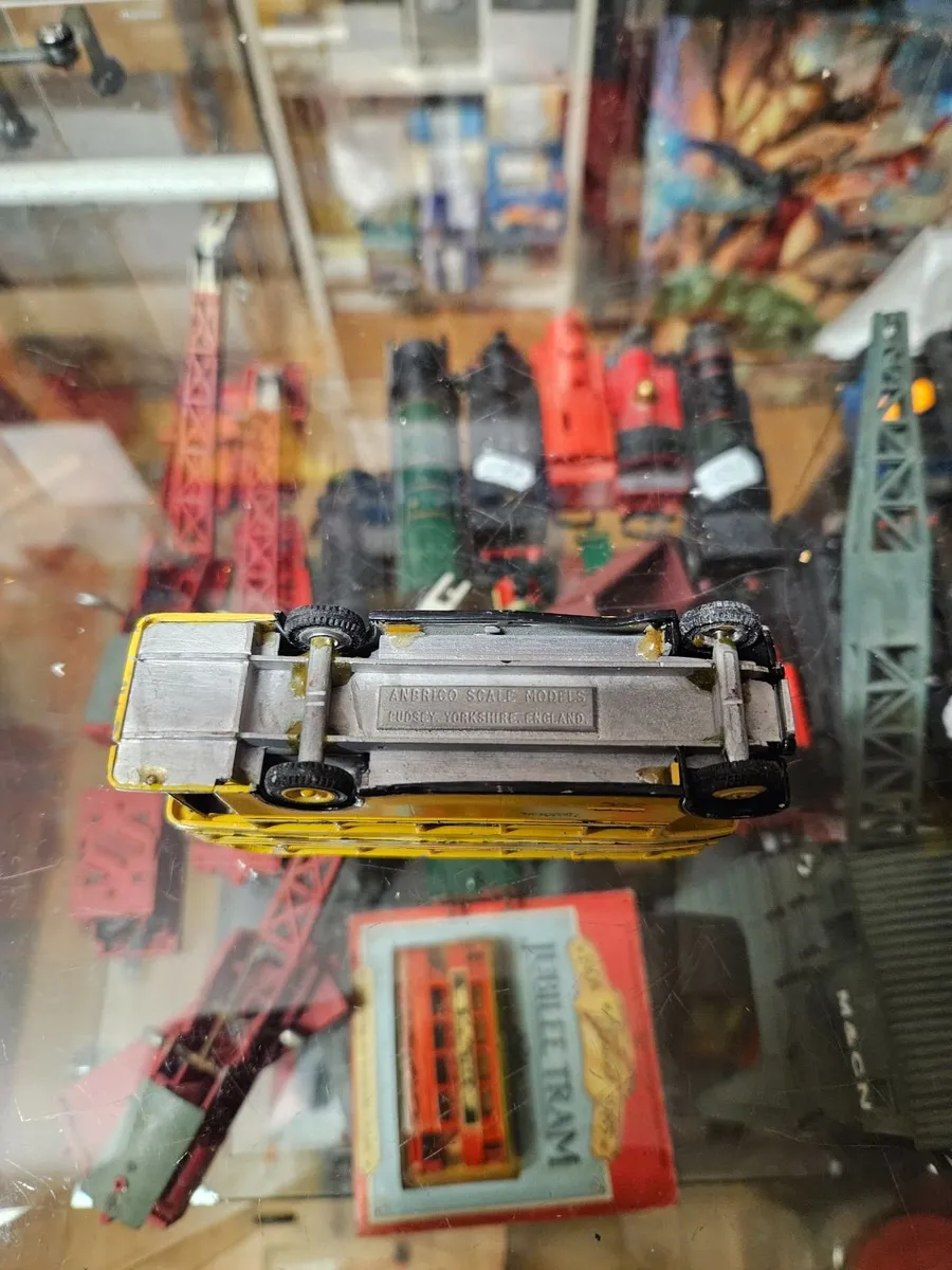 Corgi Die-cast Handmade Bus - Image 2