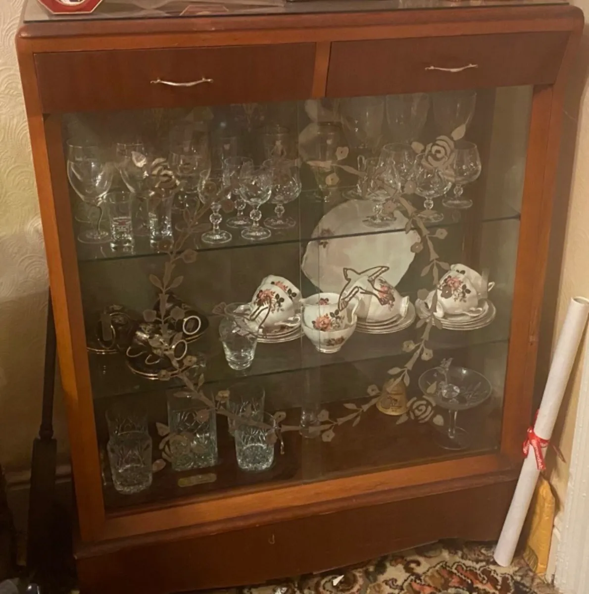 Glass display cabinet