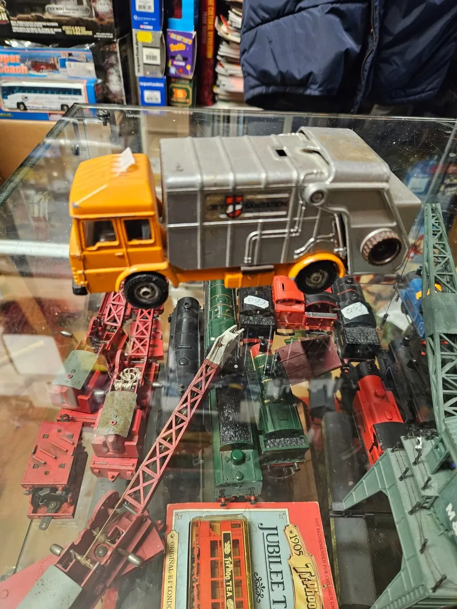 Corgi Bin Lorry - Image 1