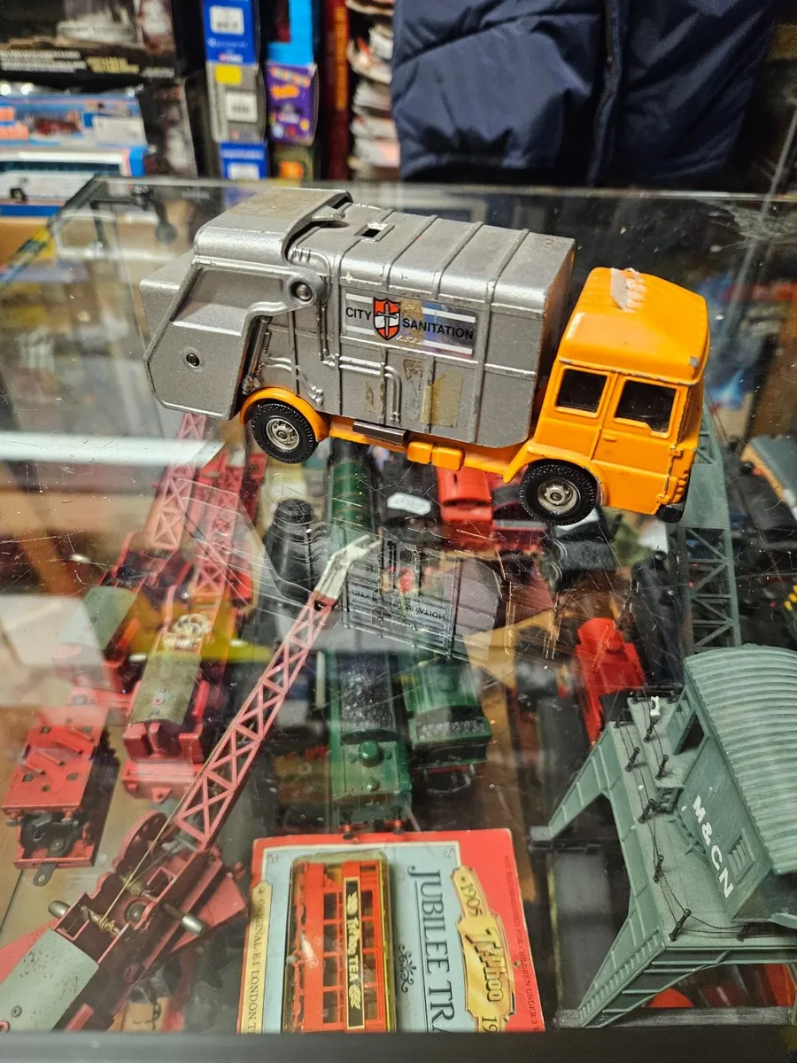 Corgi Bin Lorry - Image 2