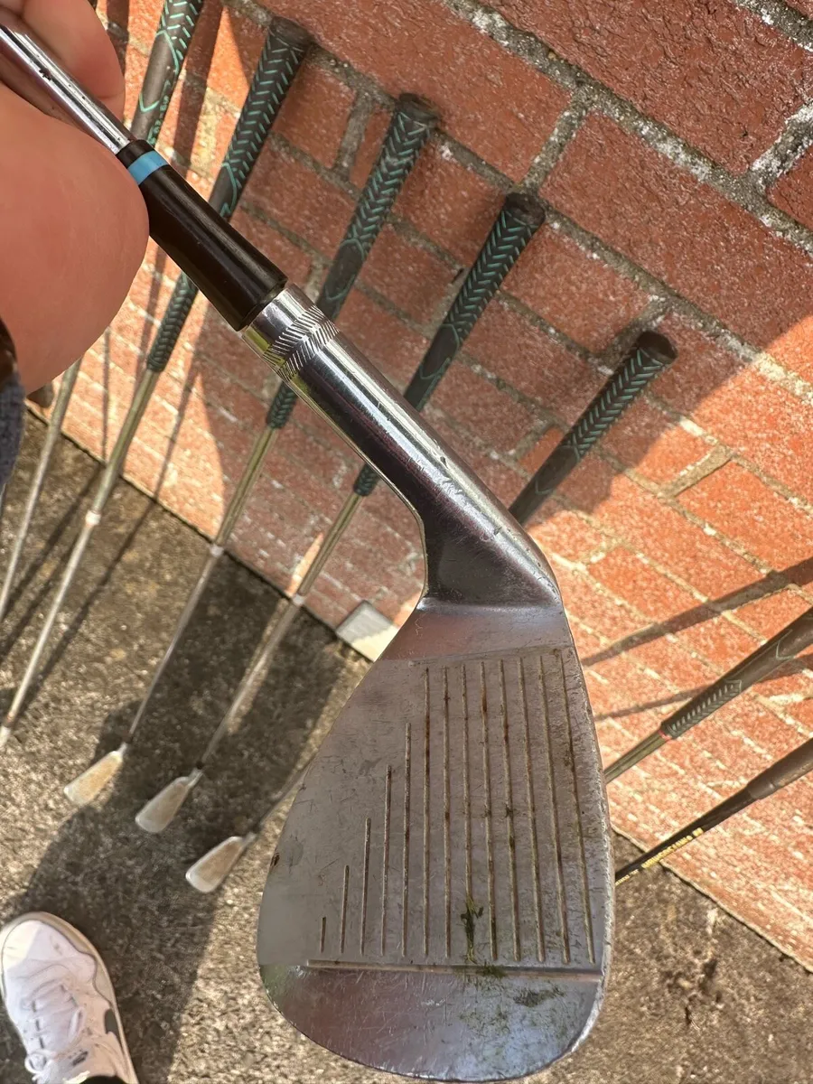 Golf clubs and bag - Image 4