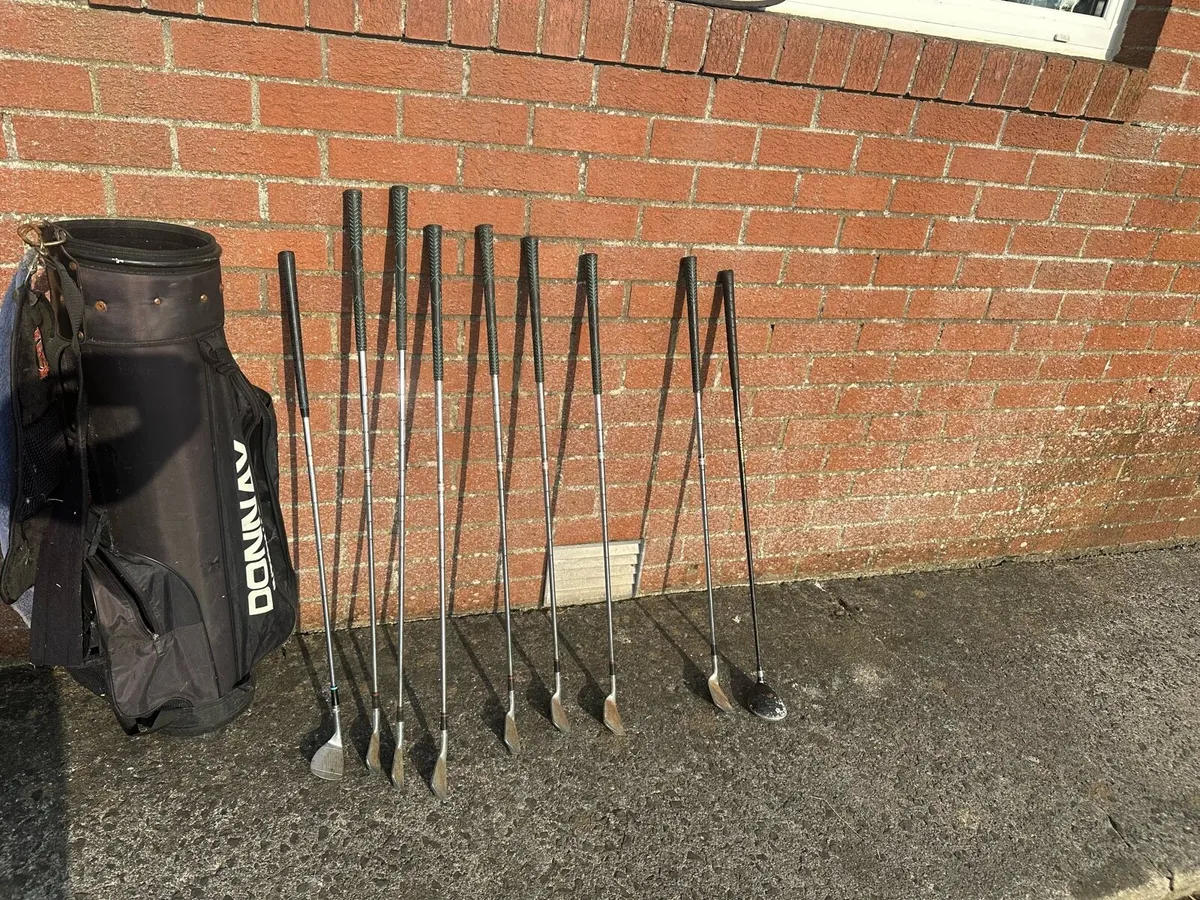 Golf clubs and bag - Image 1