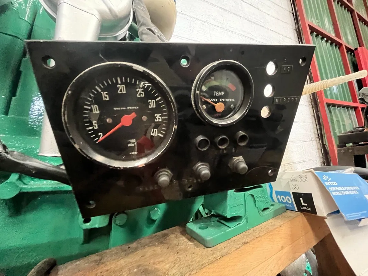 Volvo 30hp Boat engine with gearbox - Image 4