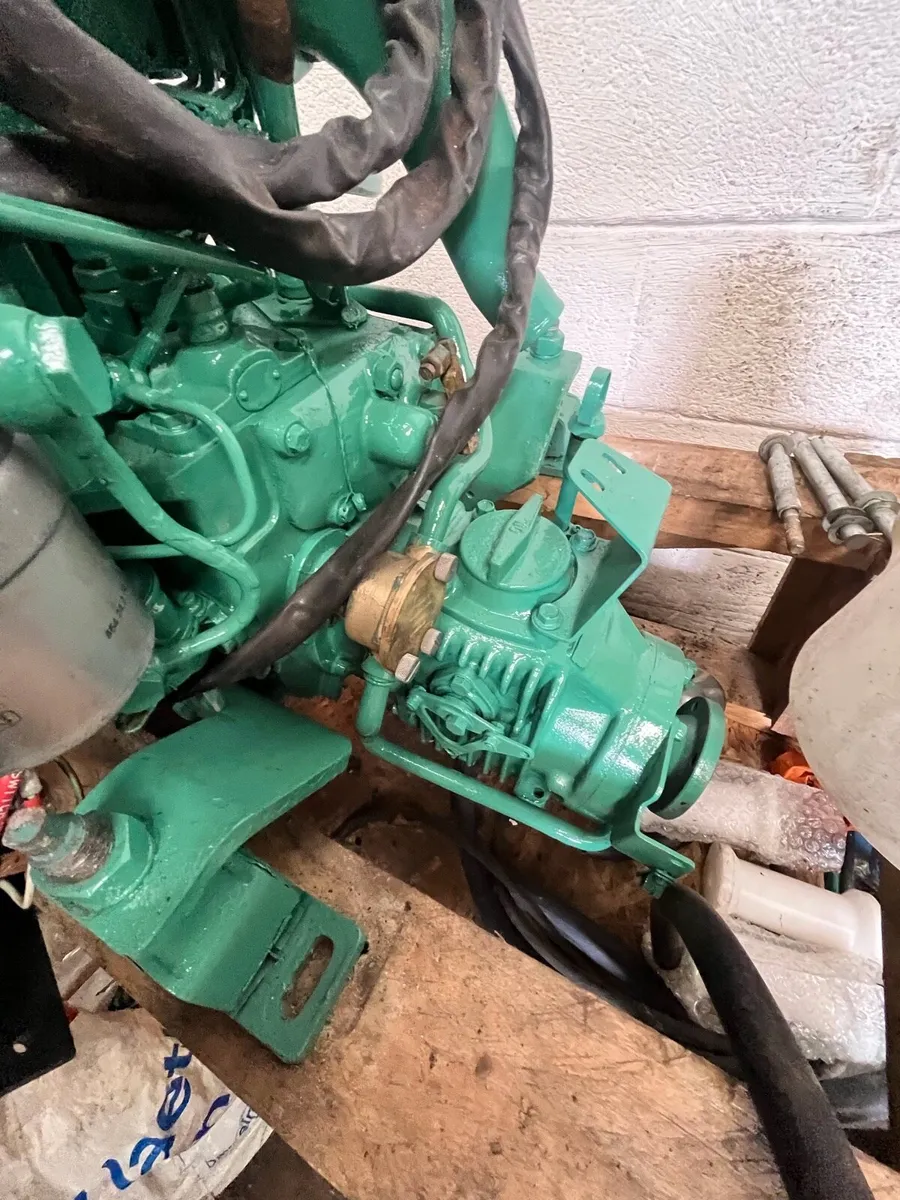 Volvo 30hp Boat engine with gearbox - Image 2