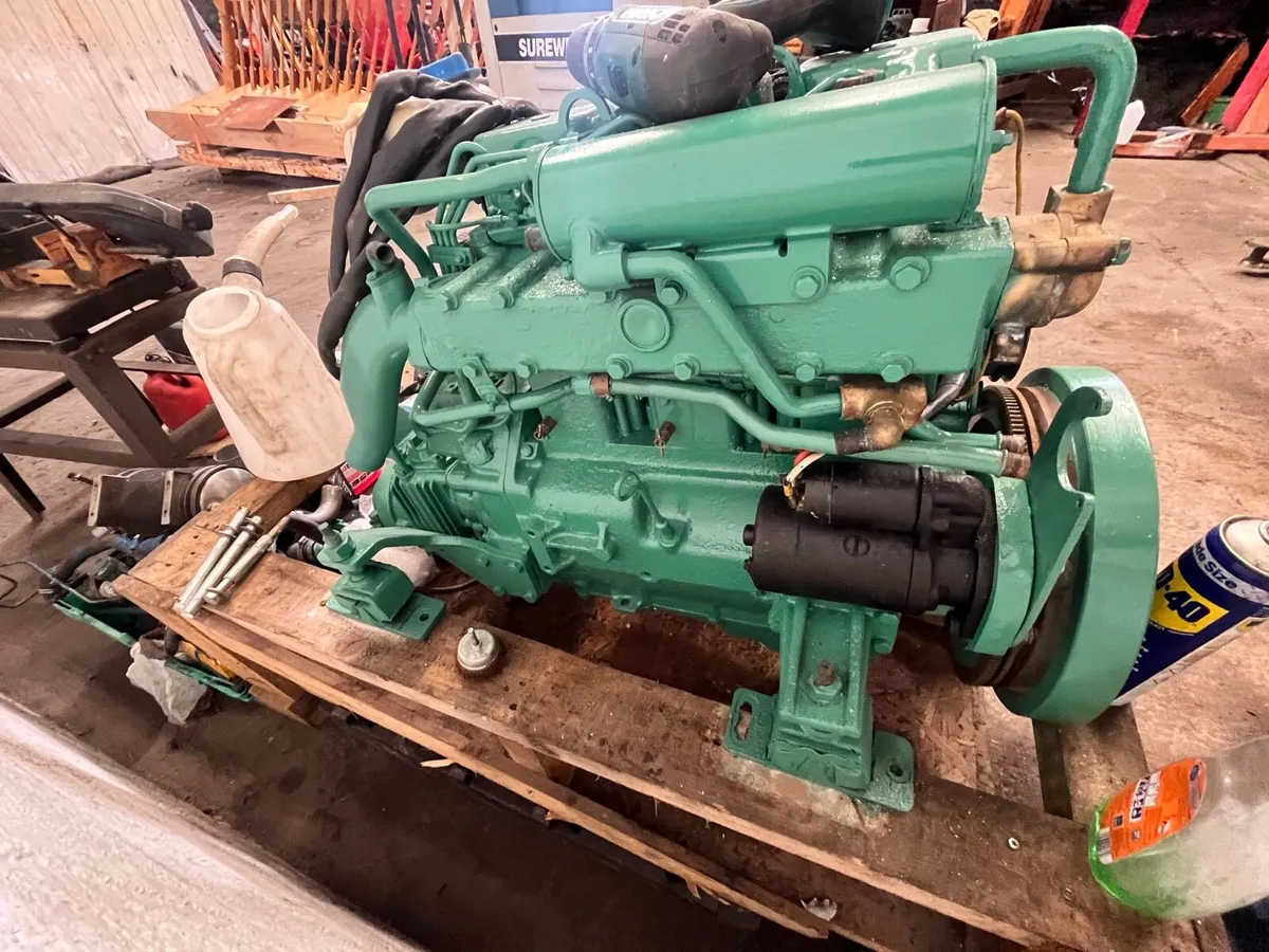 Volvo 30hp Boat engine with gearbox - Image 3
