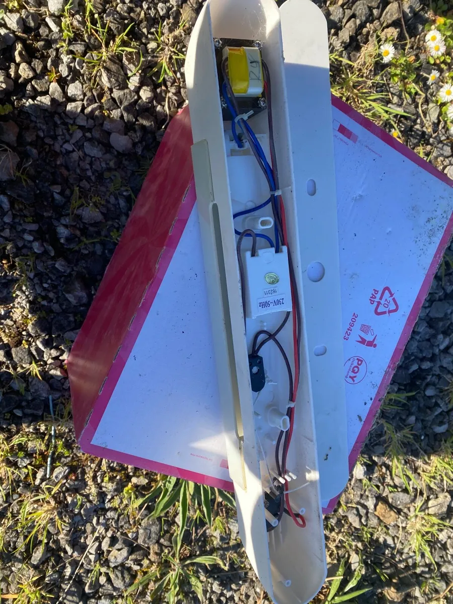 Bathroom light - Image 2