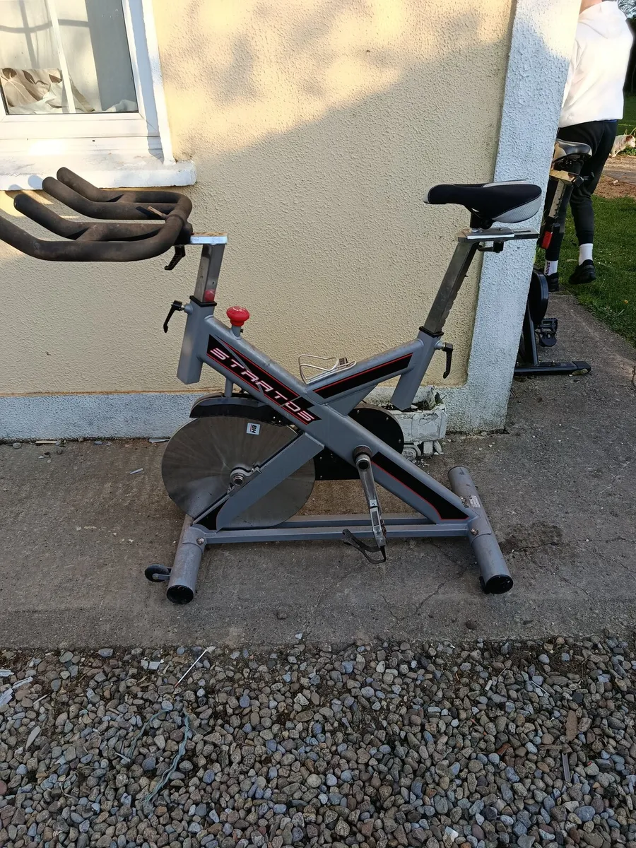 Exercise spinning bike