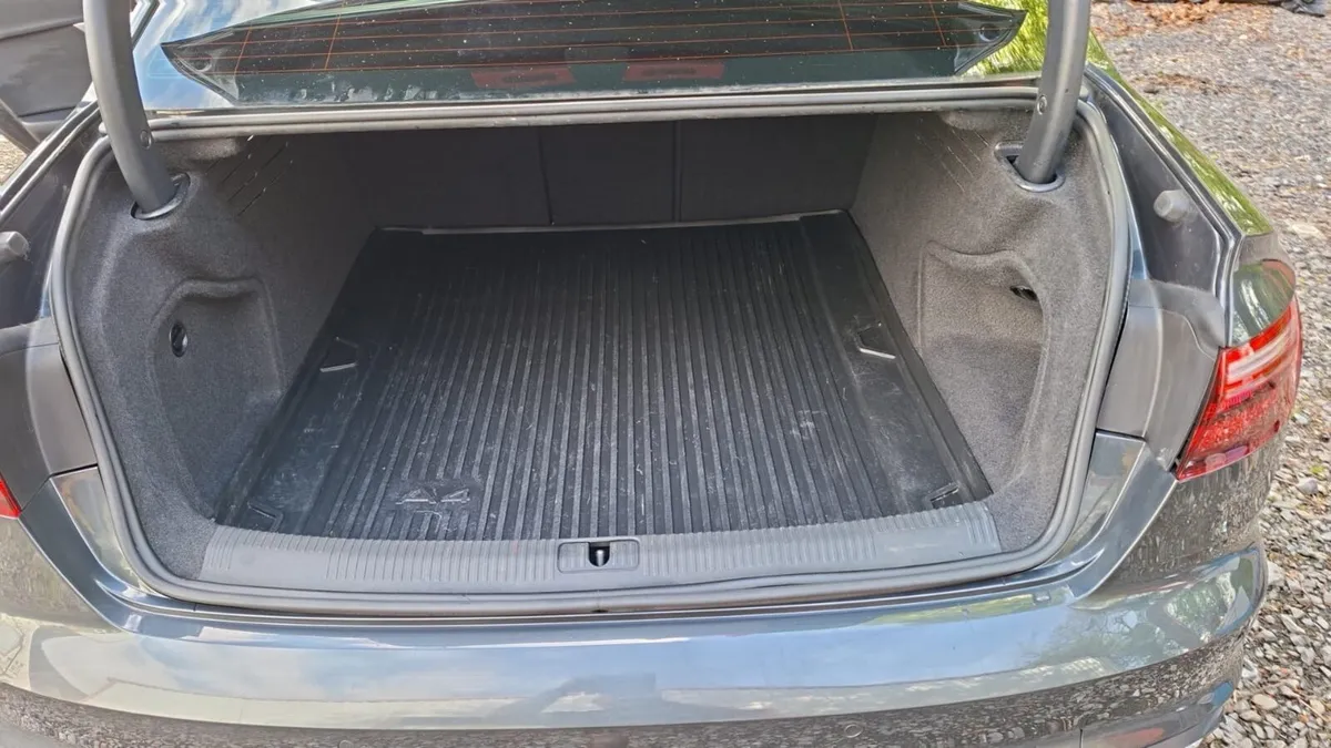 2023 Audi a4 - Image 3