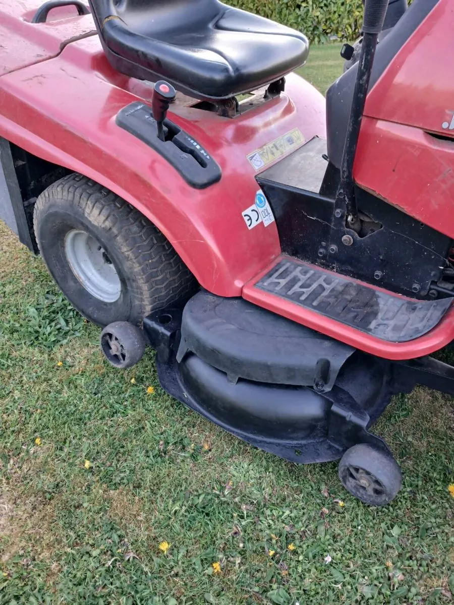 Jonsered 22hp Twin cylinder with hydrostatic trans - Image 3