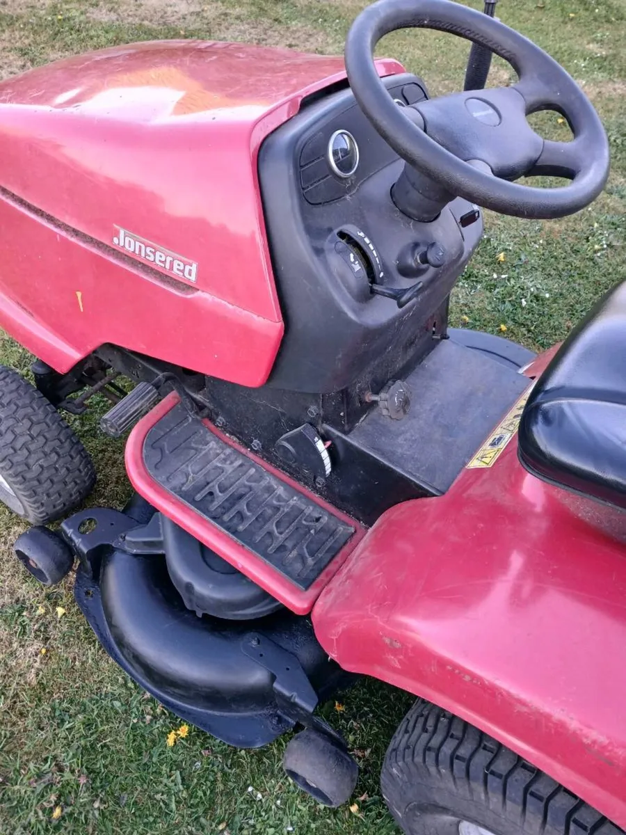 Jonsered 22hp Twin cylinder with hydrostatic trans - Image 4
