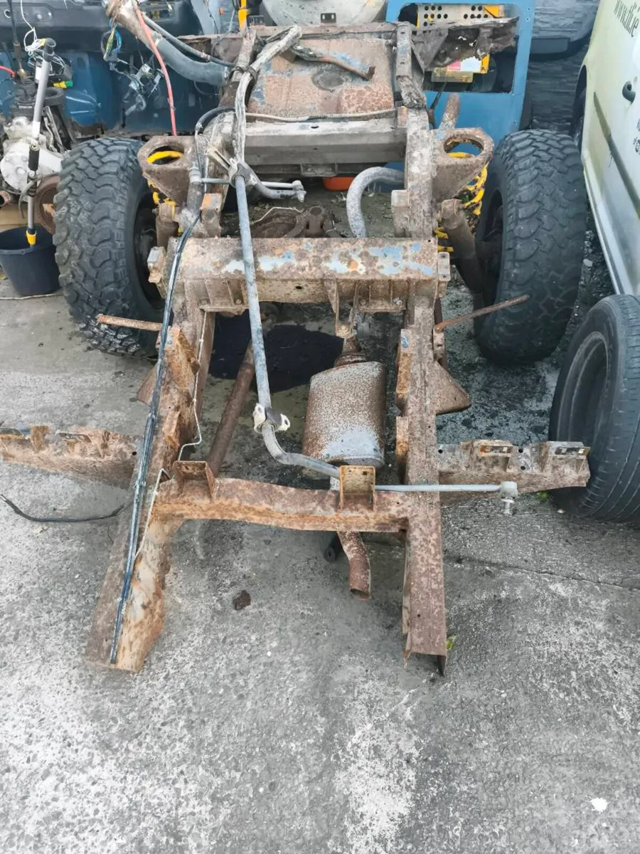 Land rover 110 ,, for breaking only - Image 4