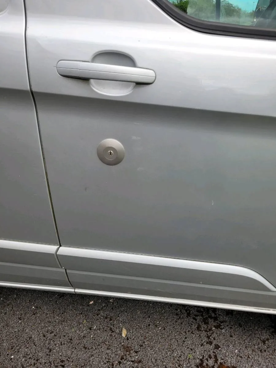 2014 Ford Transit Custom 2.2 LIMITED spec (NO VAT) - Image 2