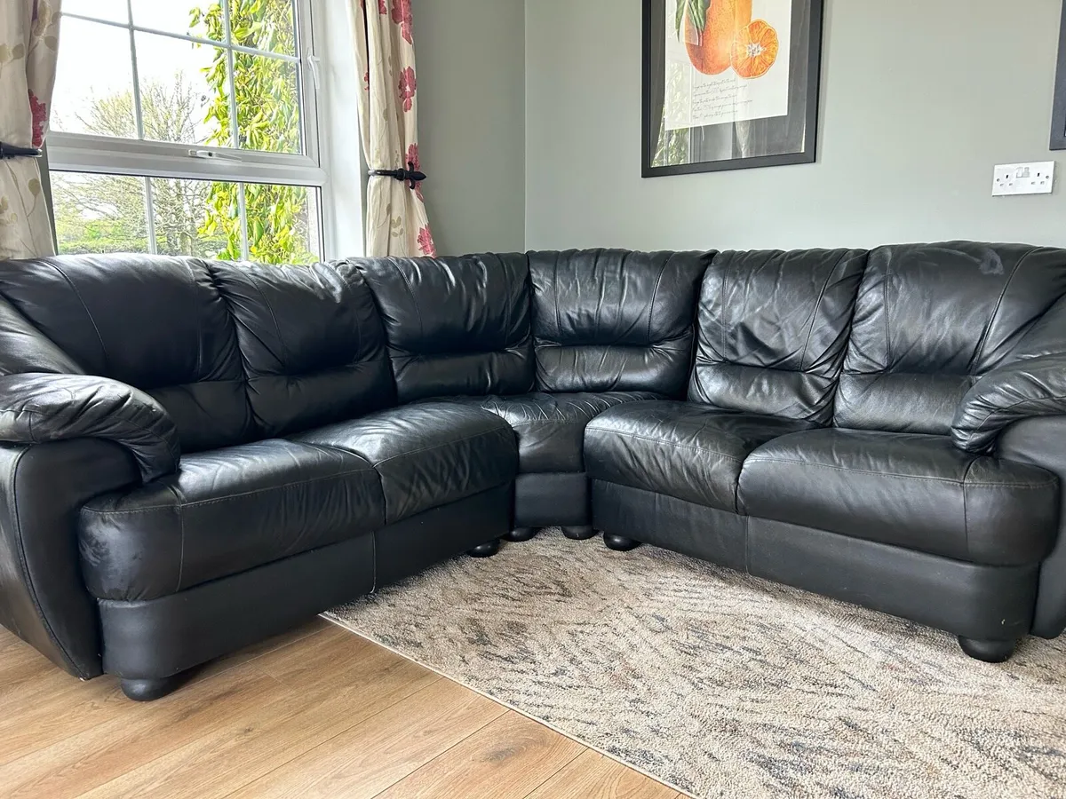 Black leather sofa - corner unit - Image 1