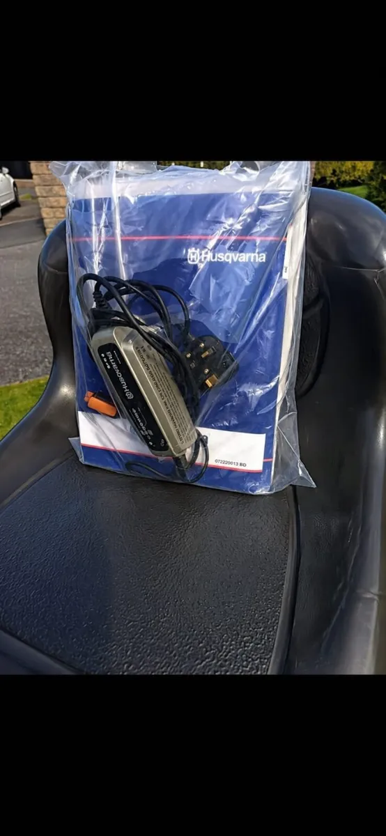 2019 husquvarna petrol ride on lawnmower - Image 4