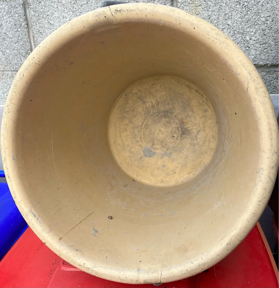 Two hard plastic big buckets - Image 4