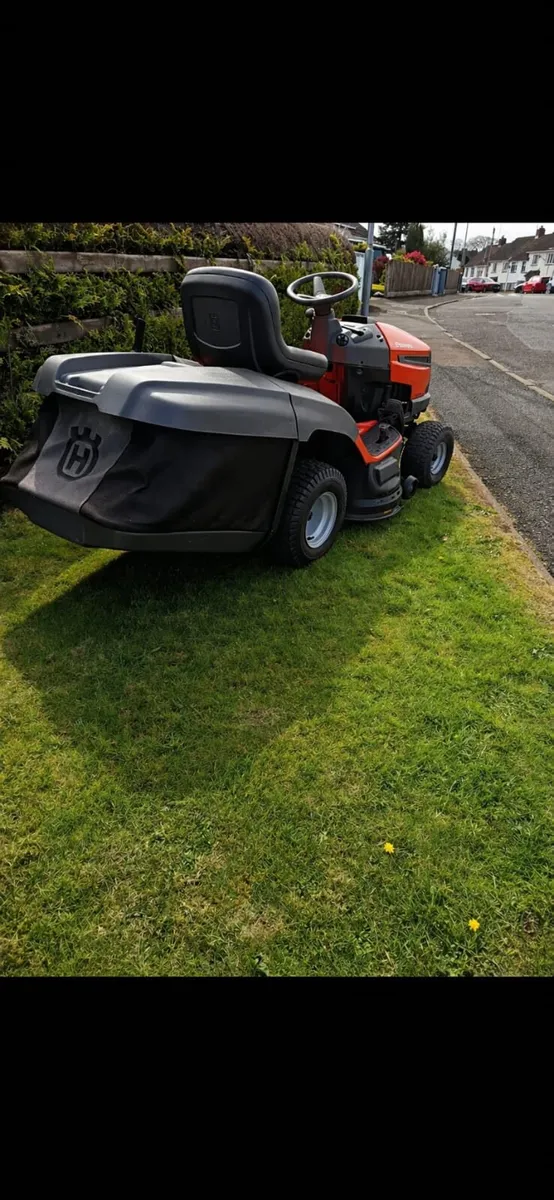 2019 husquvarna petrol ride on lawnmower - Image 3