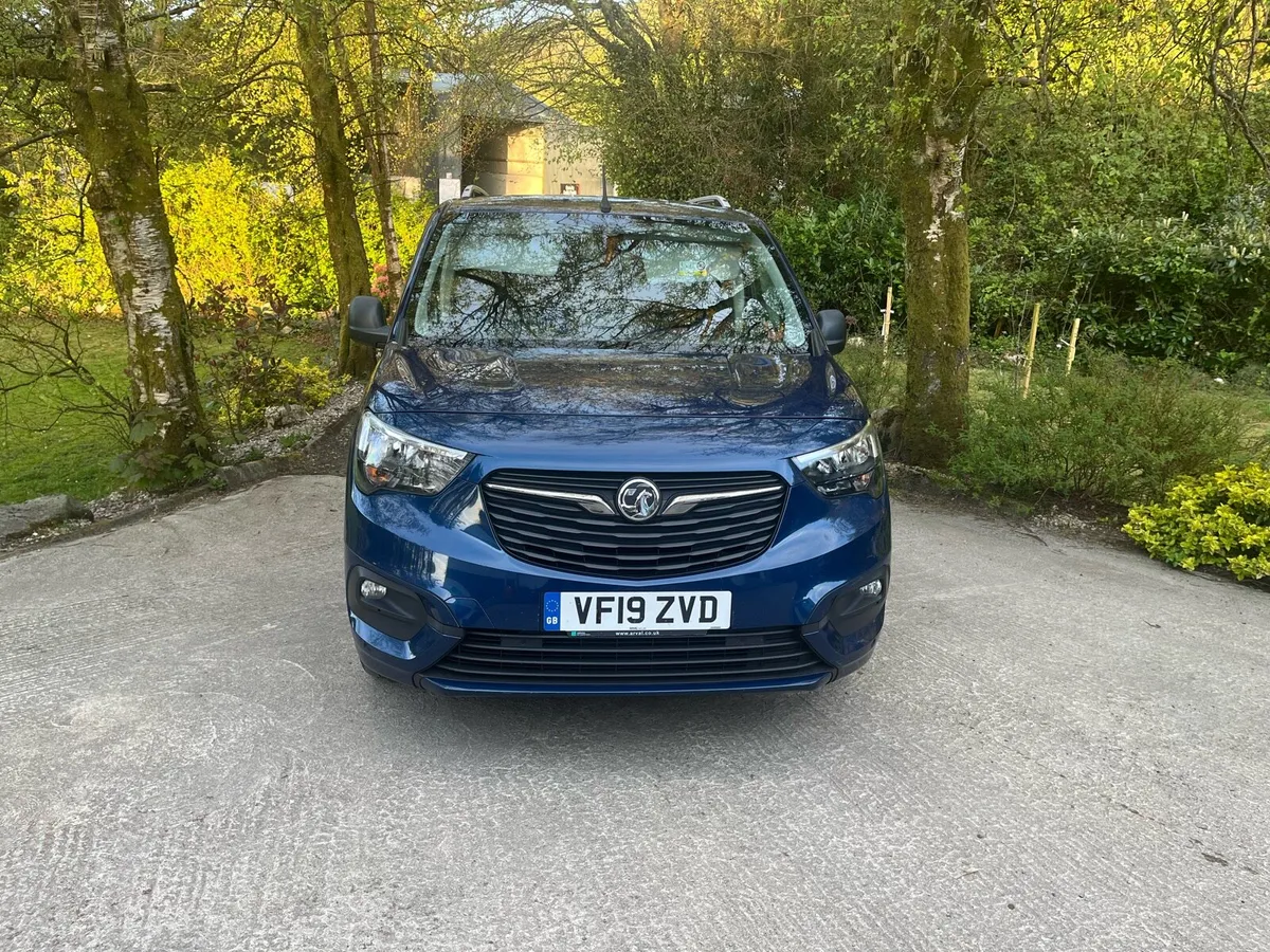A Vauxhall combo van 1.6 - Image 1