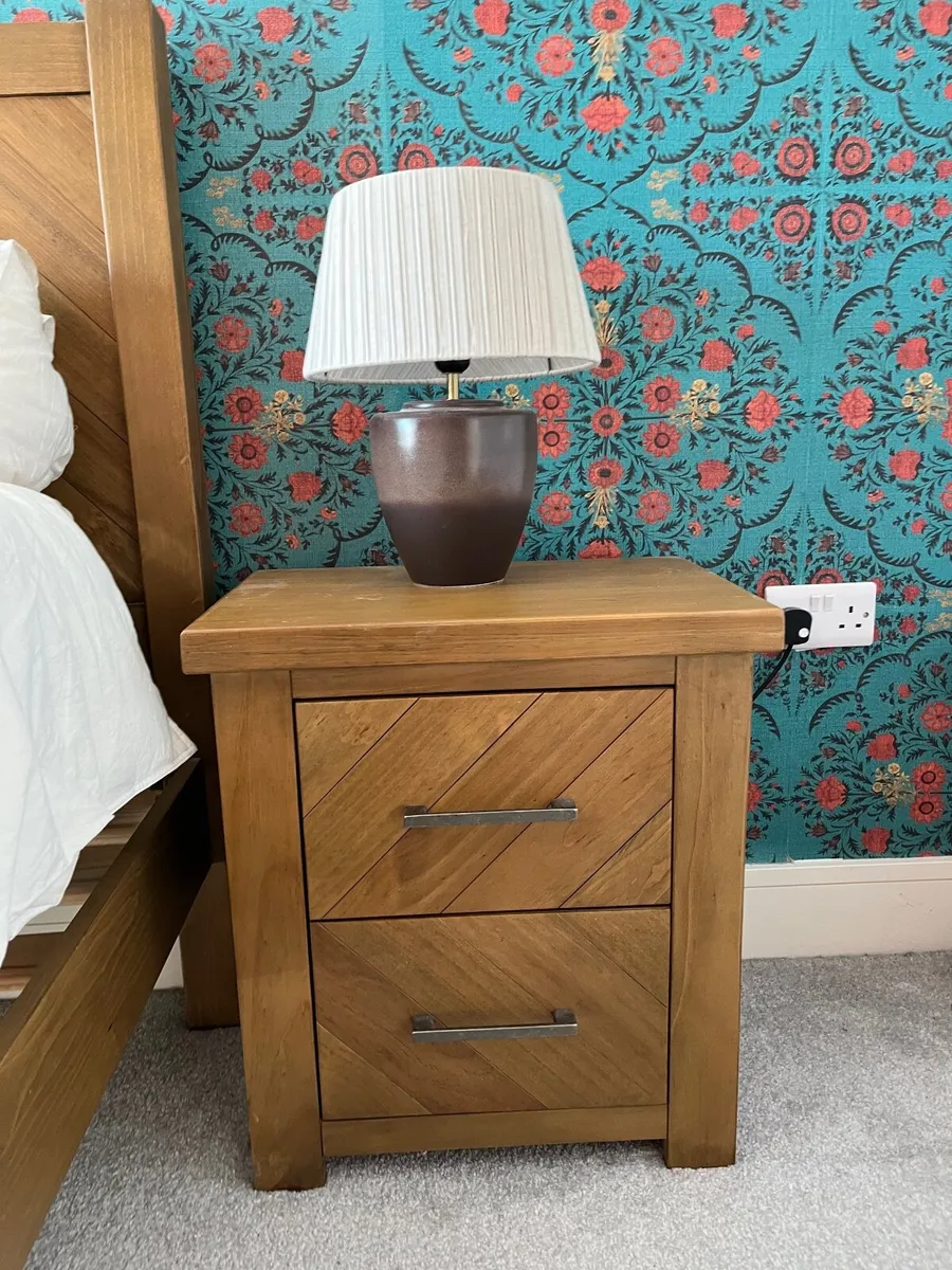 King size Herringbone bed & matching side lockers - Image 2