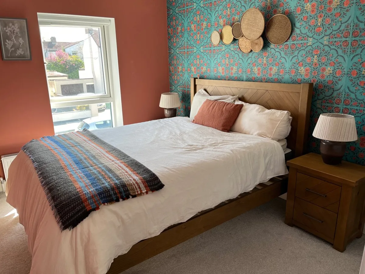 King size Herringbone bed & matching side lockers - Image 3