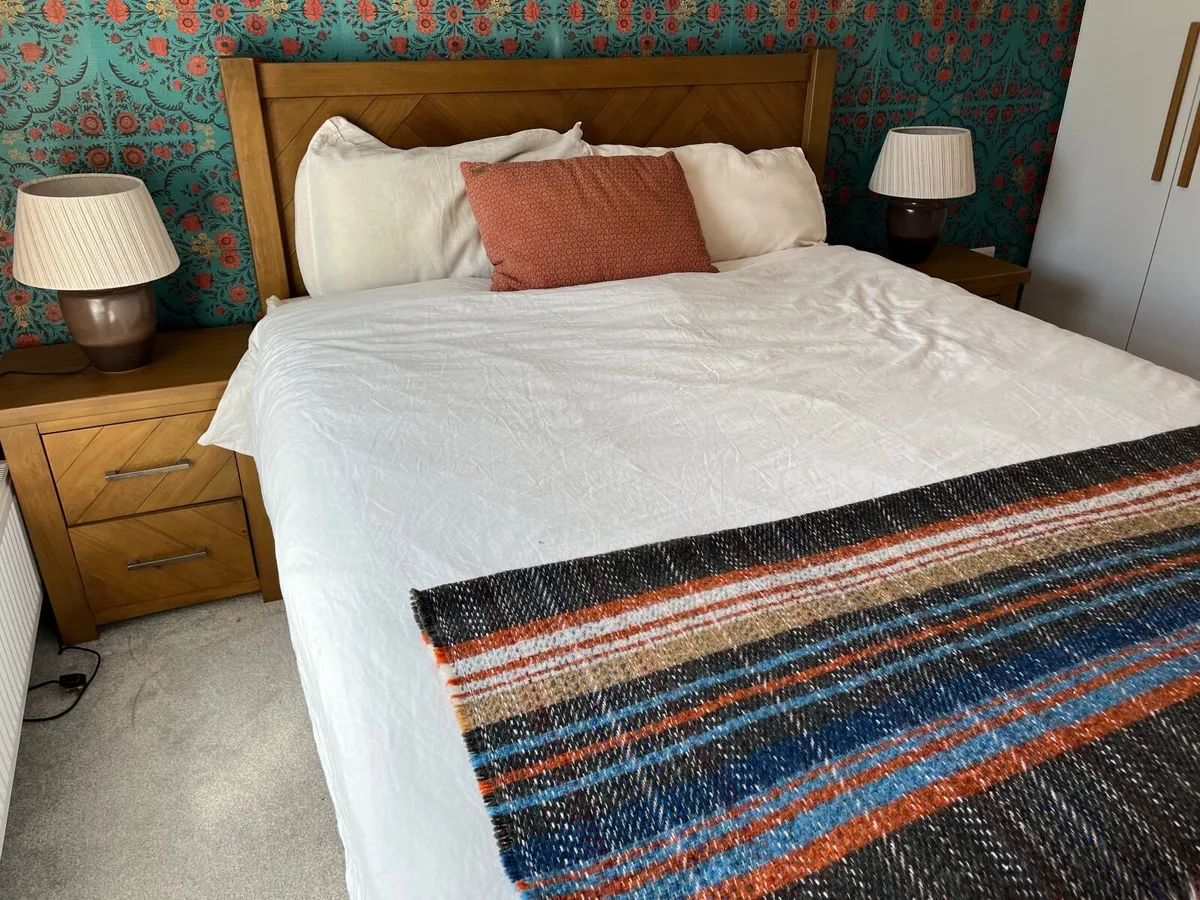 King size Herringbone bed & matching side lockers - Image 1