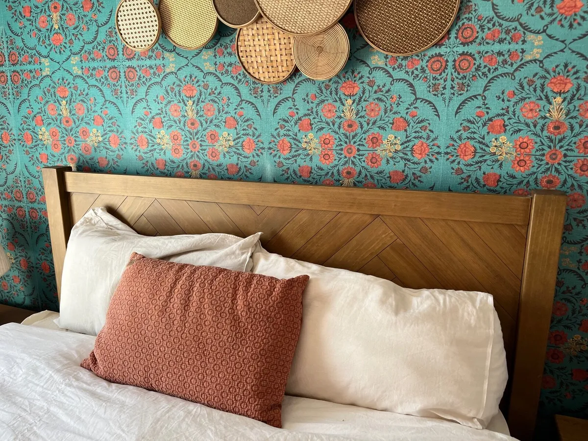 King size Herringbone bed & matching side lockers - Image 4