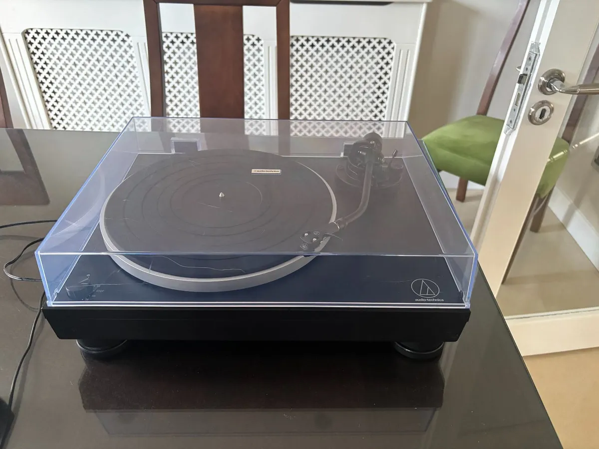 Record player and Console - Image 3