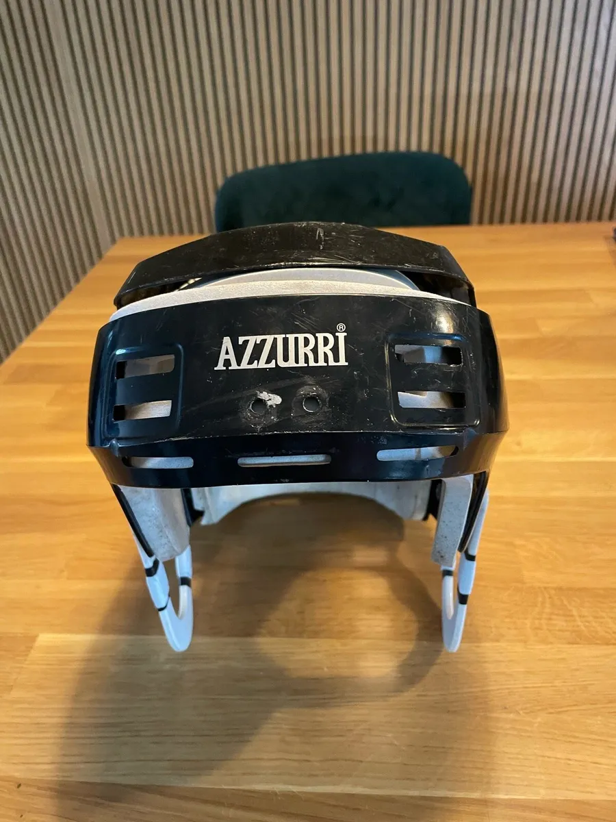 Old style azzuri helmet!..Hurls!..Faceguards!.. - Image 1