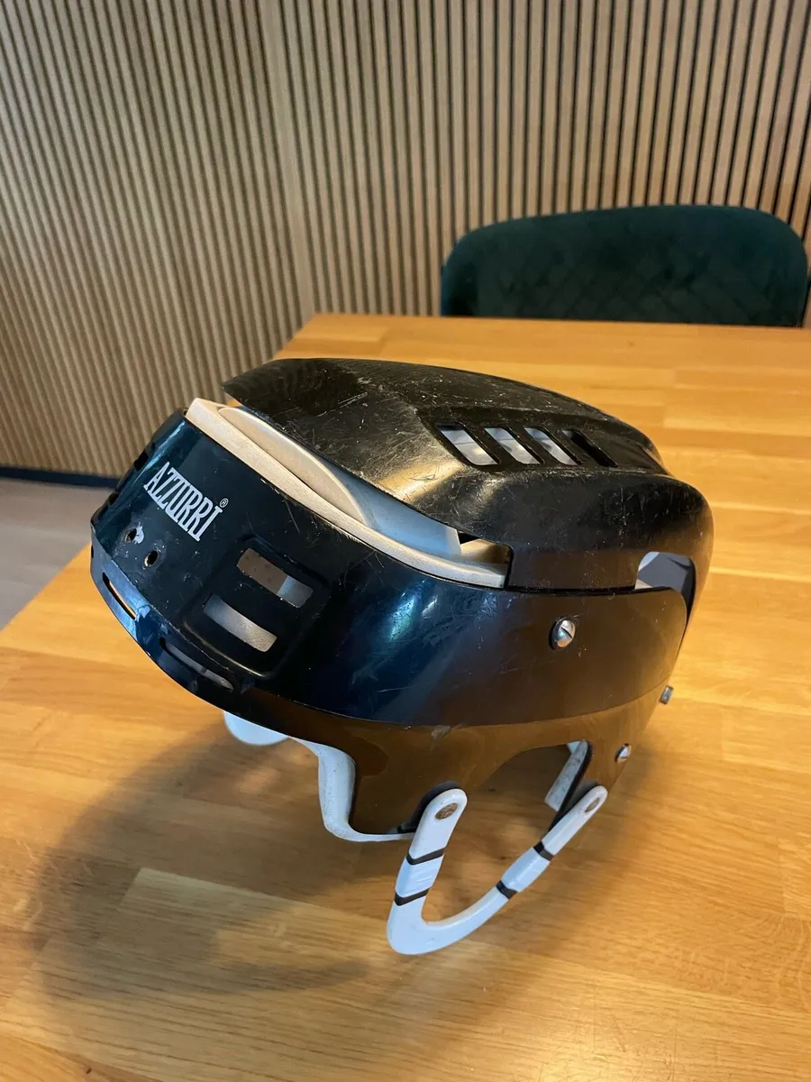 Old style azzuri helmet!..Hurls!..Faceguards!.. - Image 2
