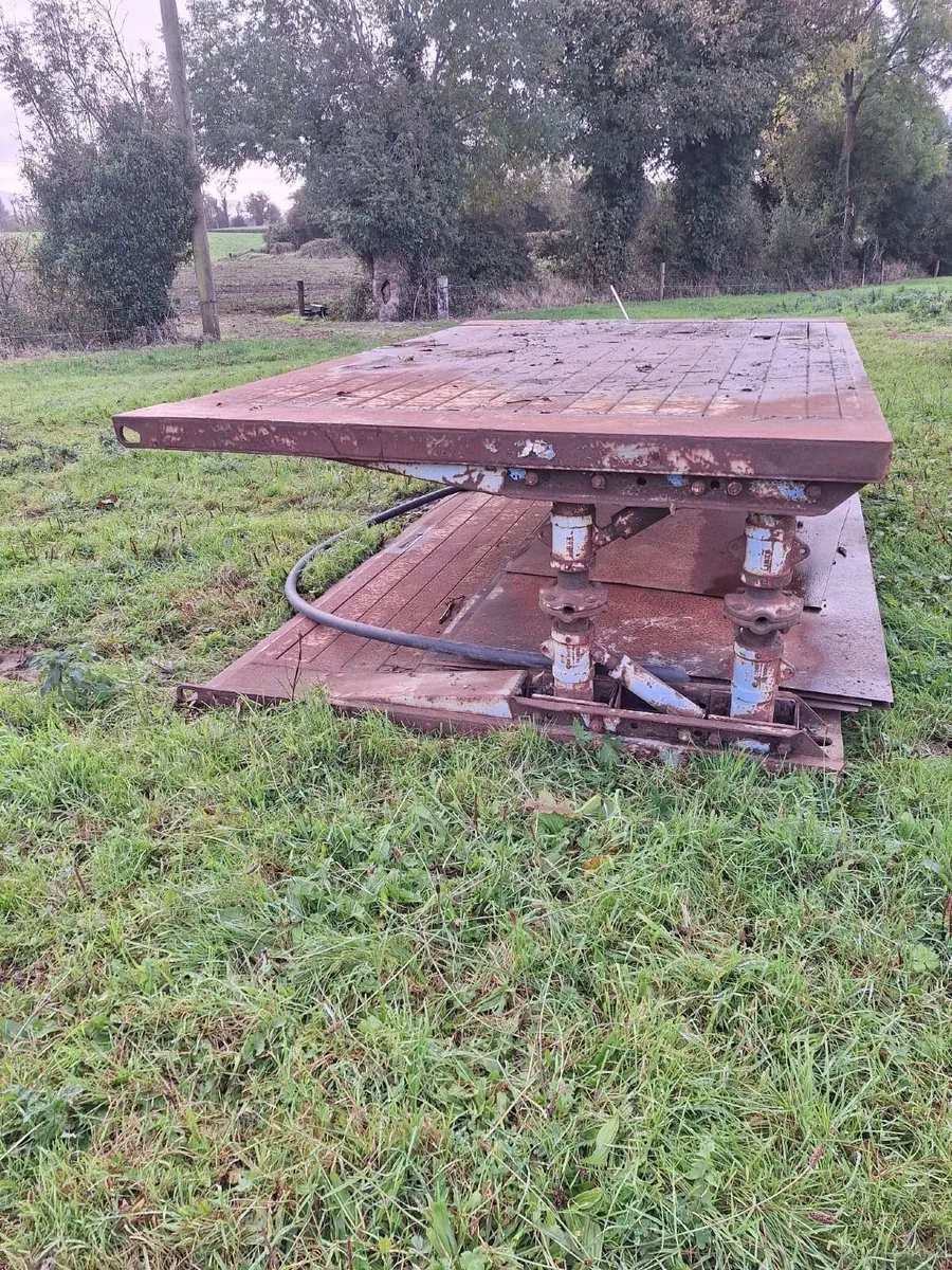 Trench box/ Manhole shuttering/Tipping skip - Image 1