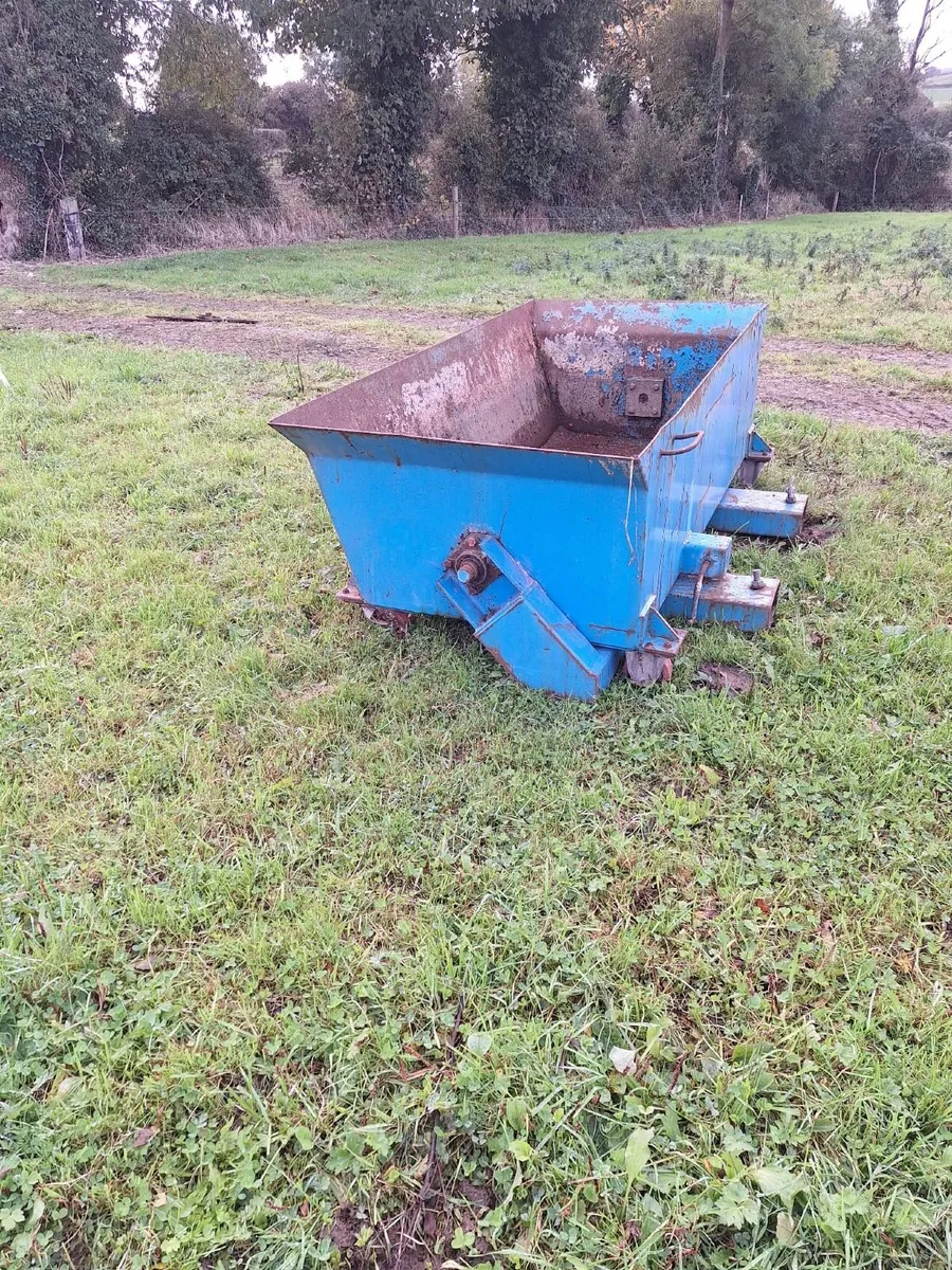 Trench box/ Manhole shuttering/Tipping skip - Image 3