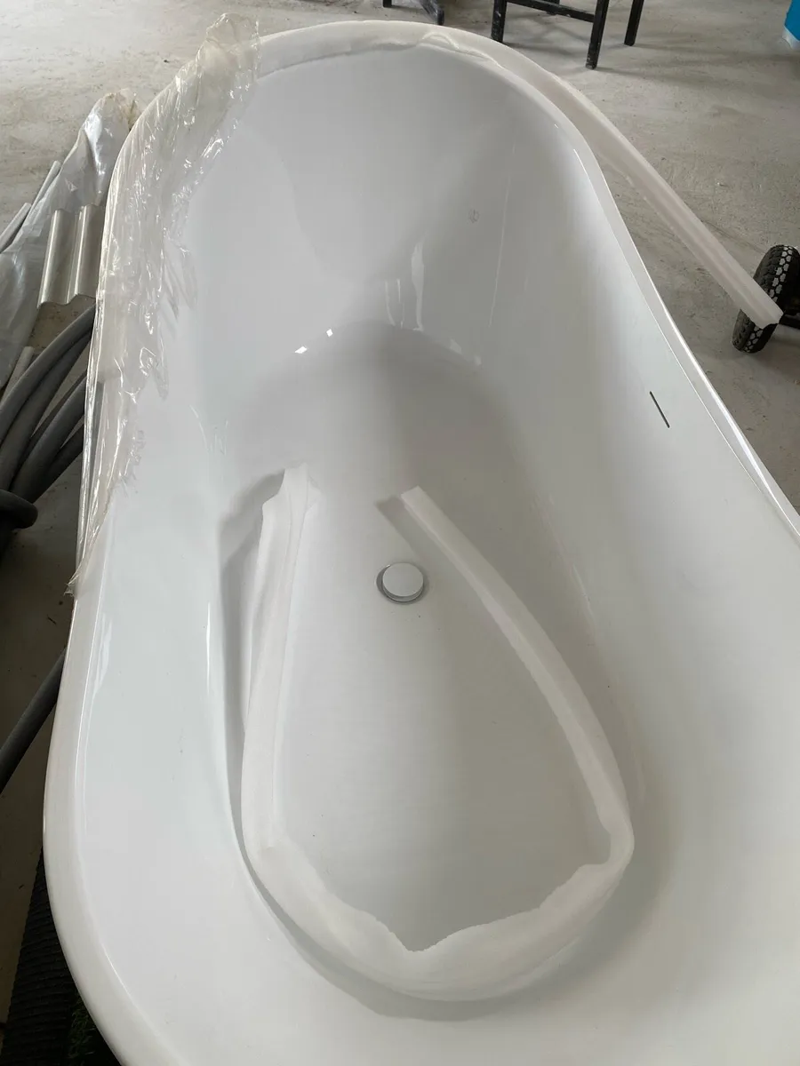 Freestanding Bath 1700x 800 - Image 4