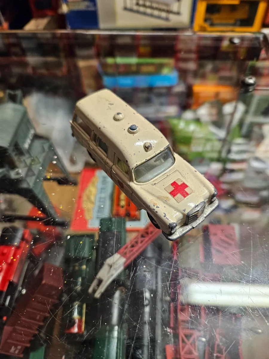 Matchbox Lesney Mercedes Ambulance - Image 1