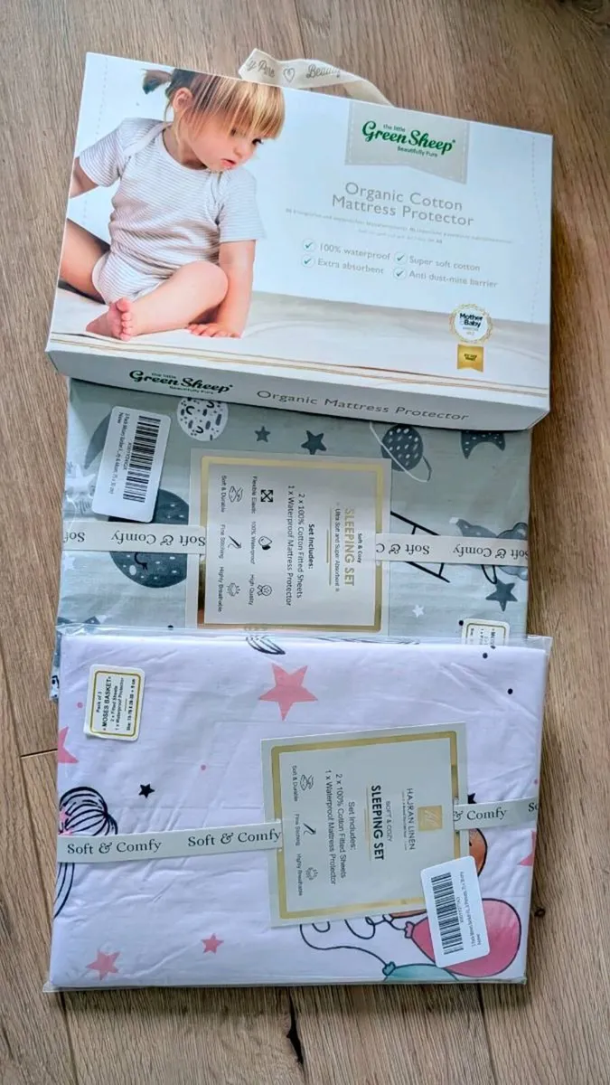 Moses Basket and Sheets - Image 4