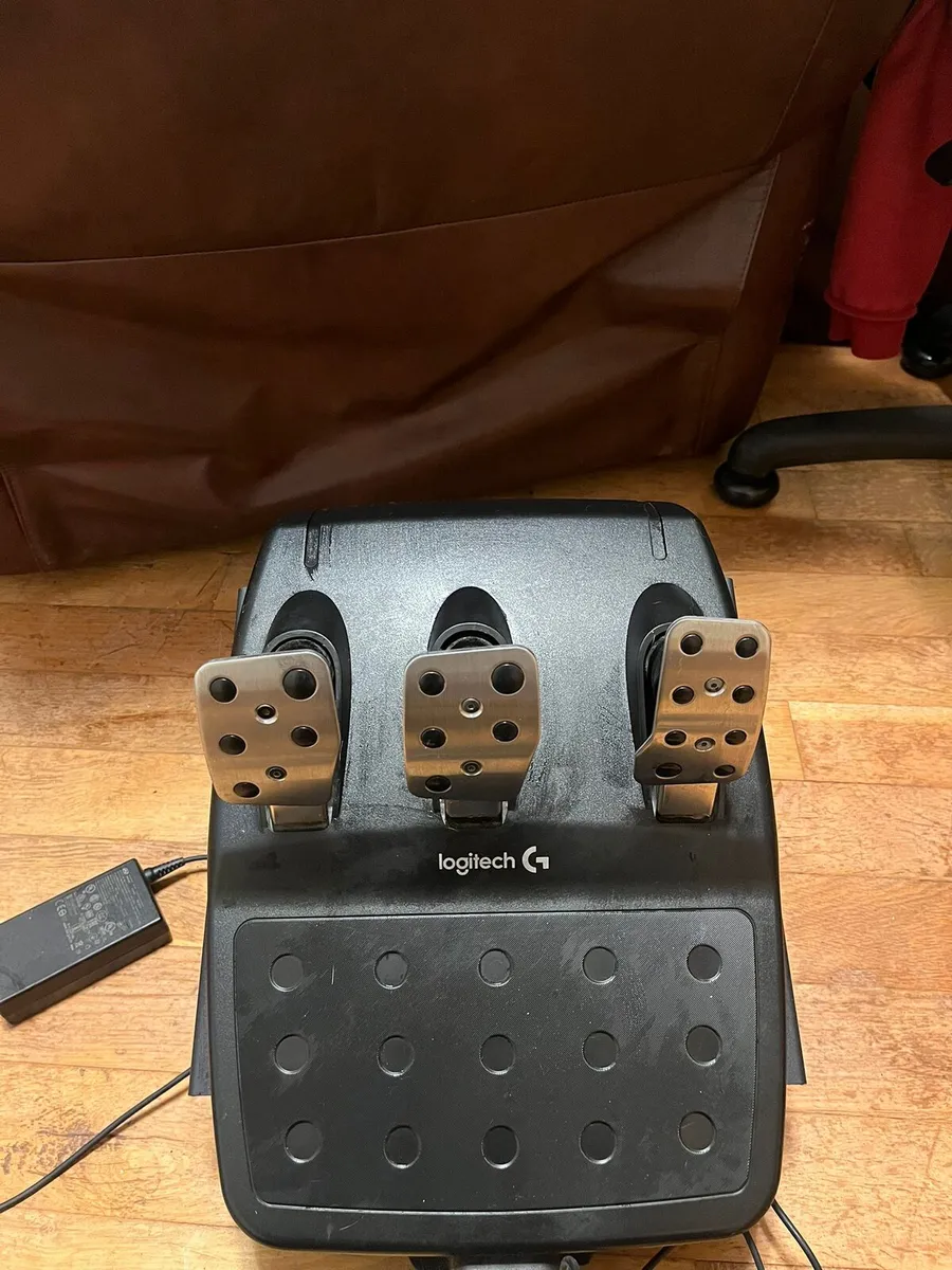 Logitech steering wheel - Image 3