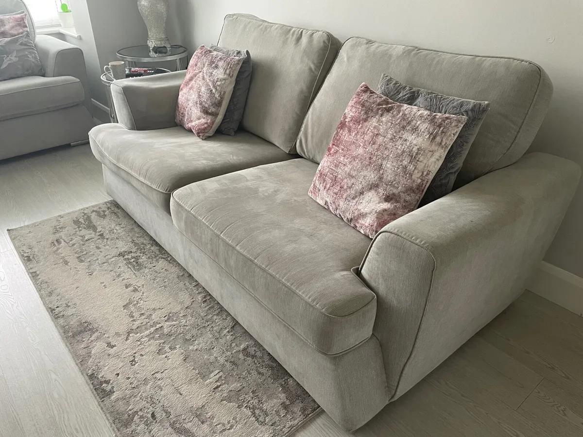 Suite of furniture - Image 2