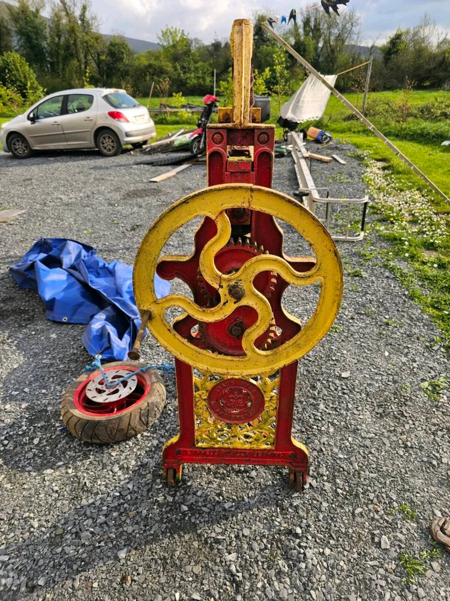 Cast iron mangle - Image 2