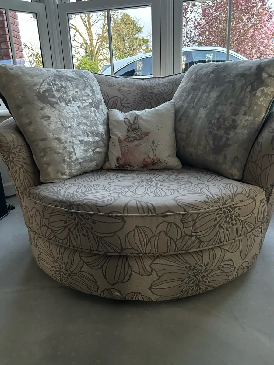 Round swivel armchair - Image 1