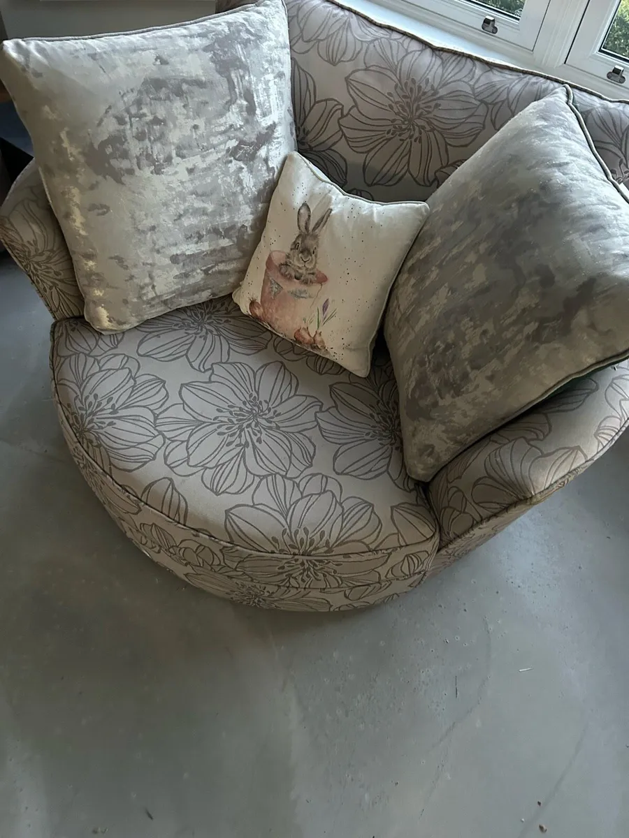 Round swivel armchair - Image 2