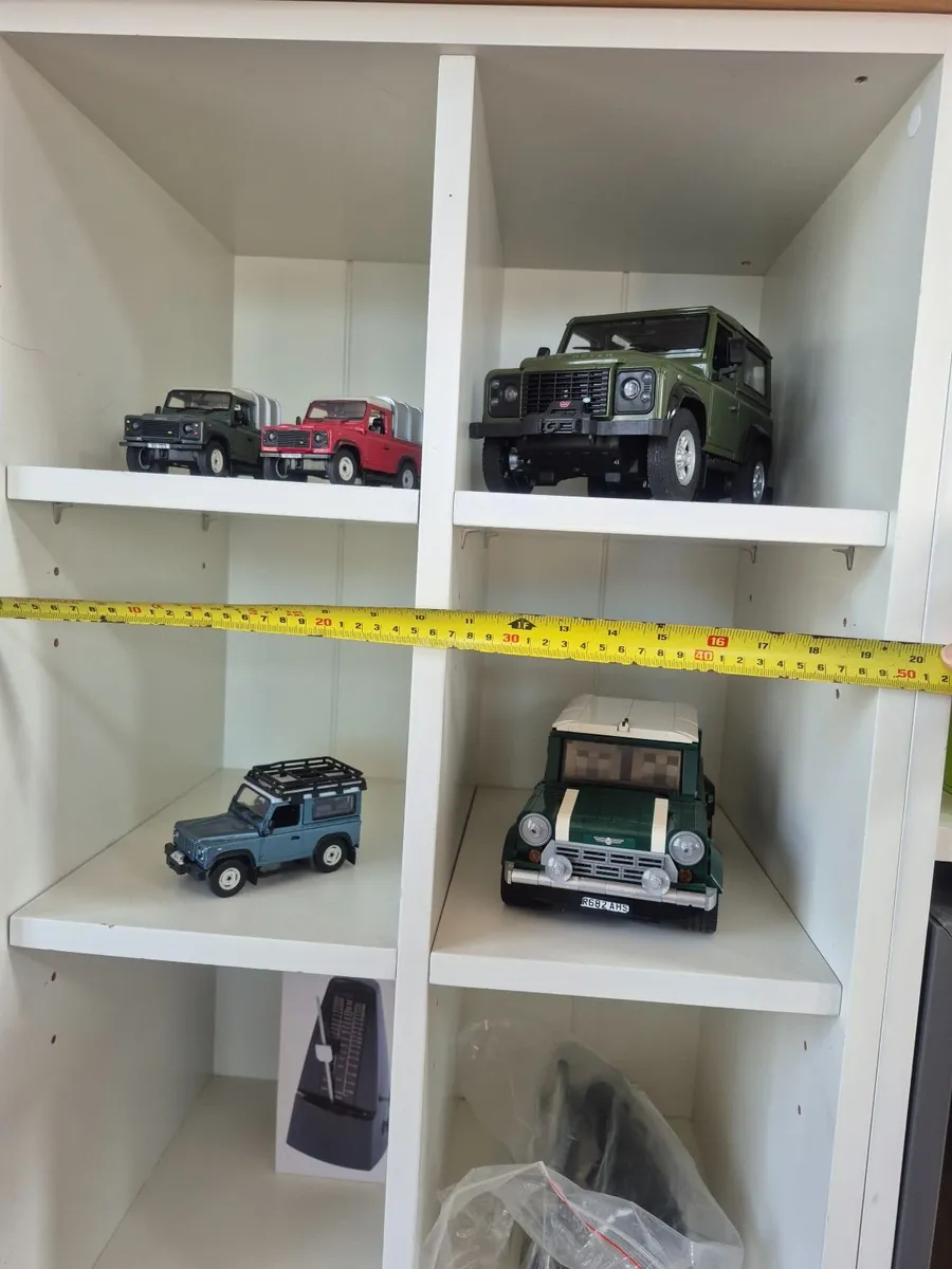 Large unit for display and storage - Image 4