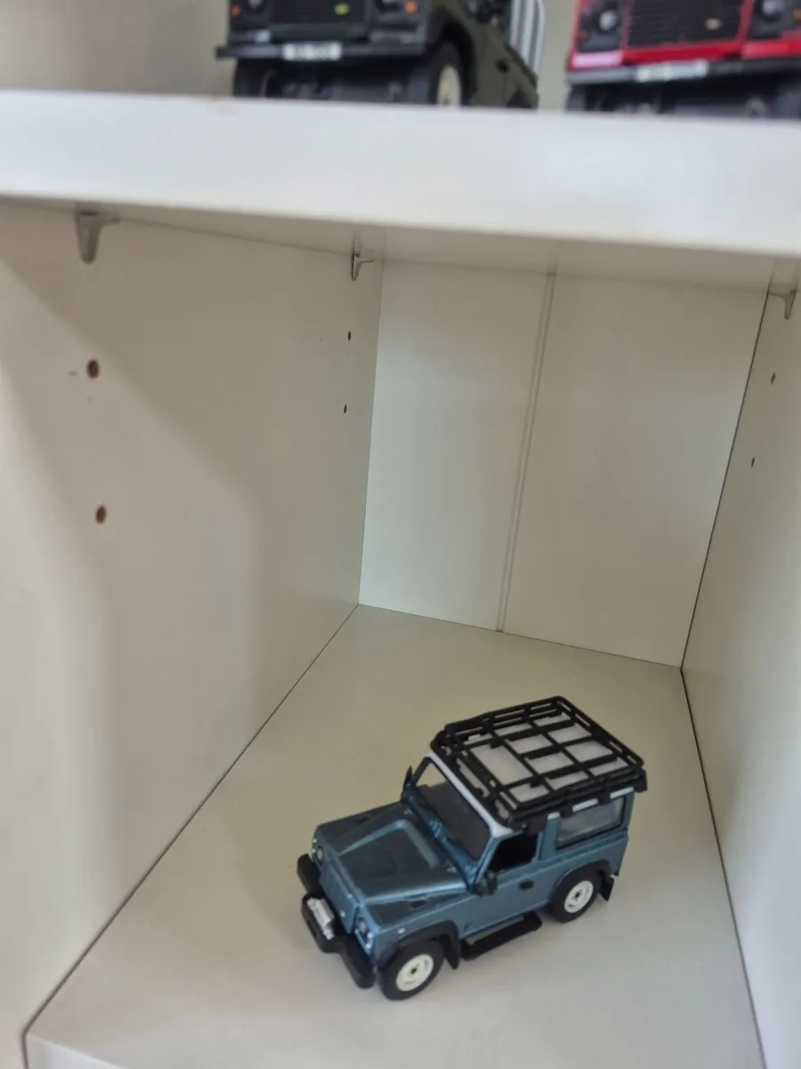 Large unit for display and storage - Image 2