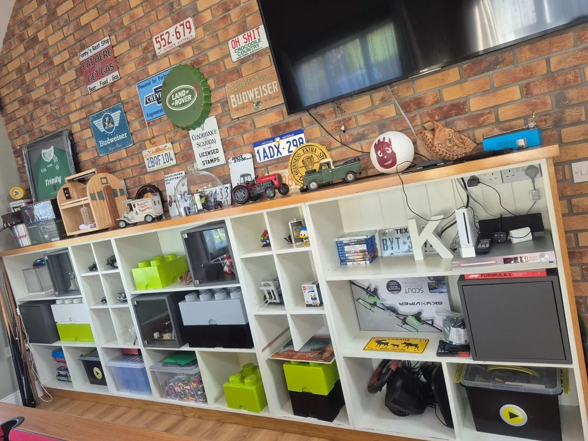 Large unit for display and storage - Image 1