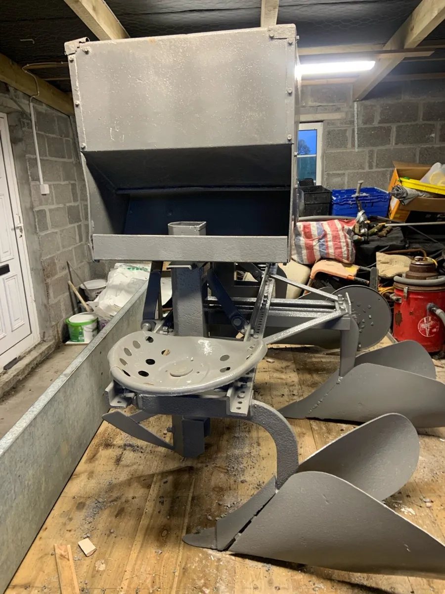 Vintage potato planter - Image 2