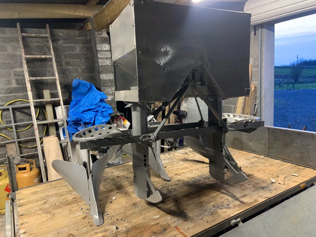 Vintage potato planter - Image 4