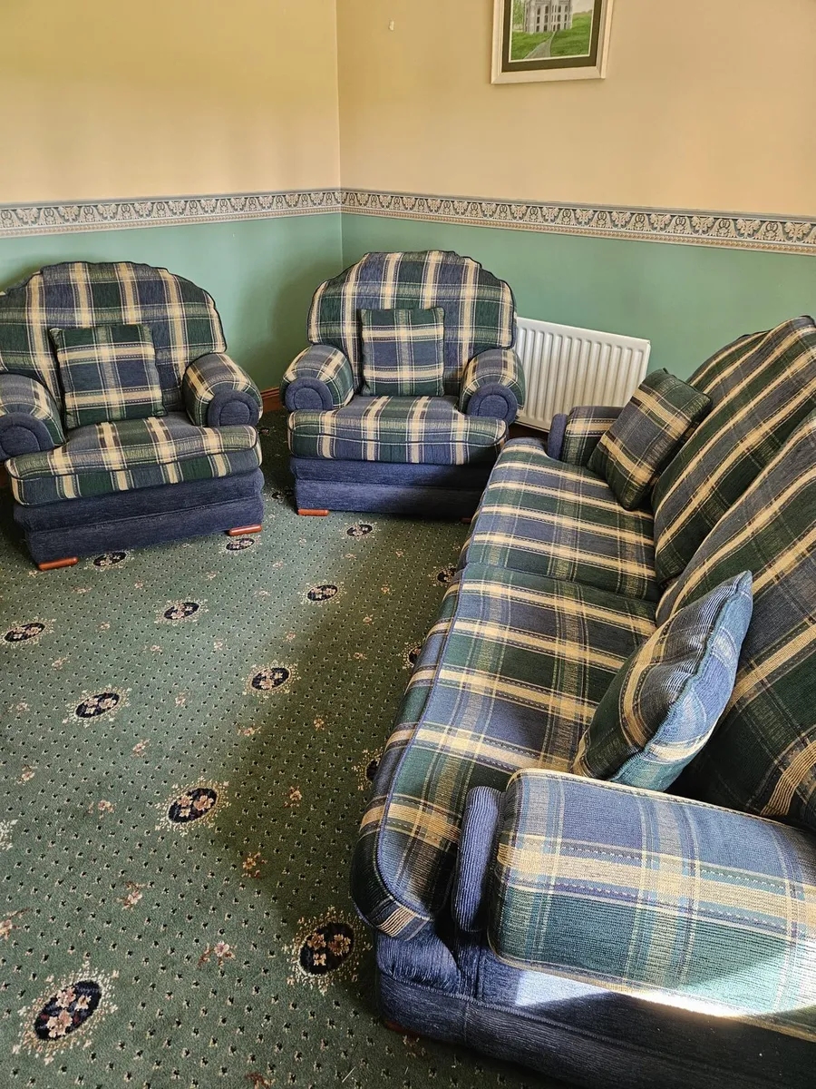 Suite of furniture - Image 2