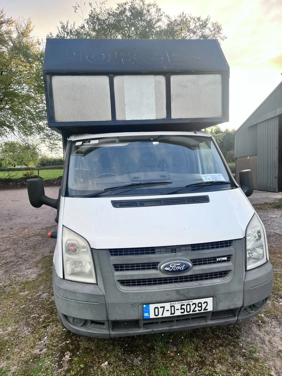 3.5ton horse lorry - Image 1