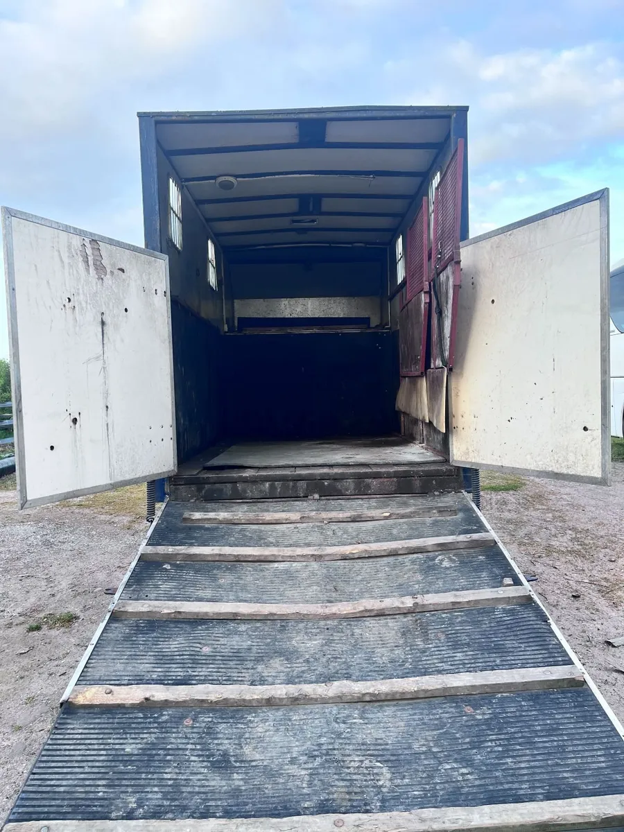 3.5ton horse lorry - Image 3
