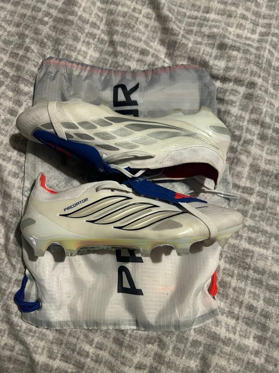 Football boots - Image 1