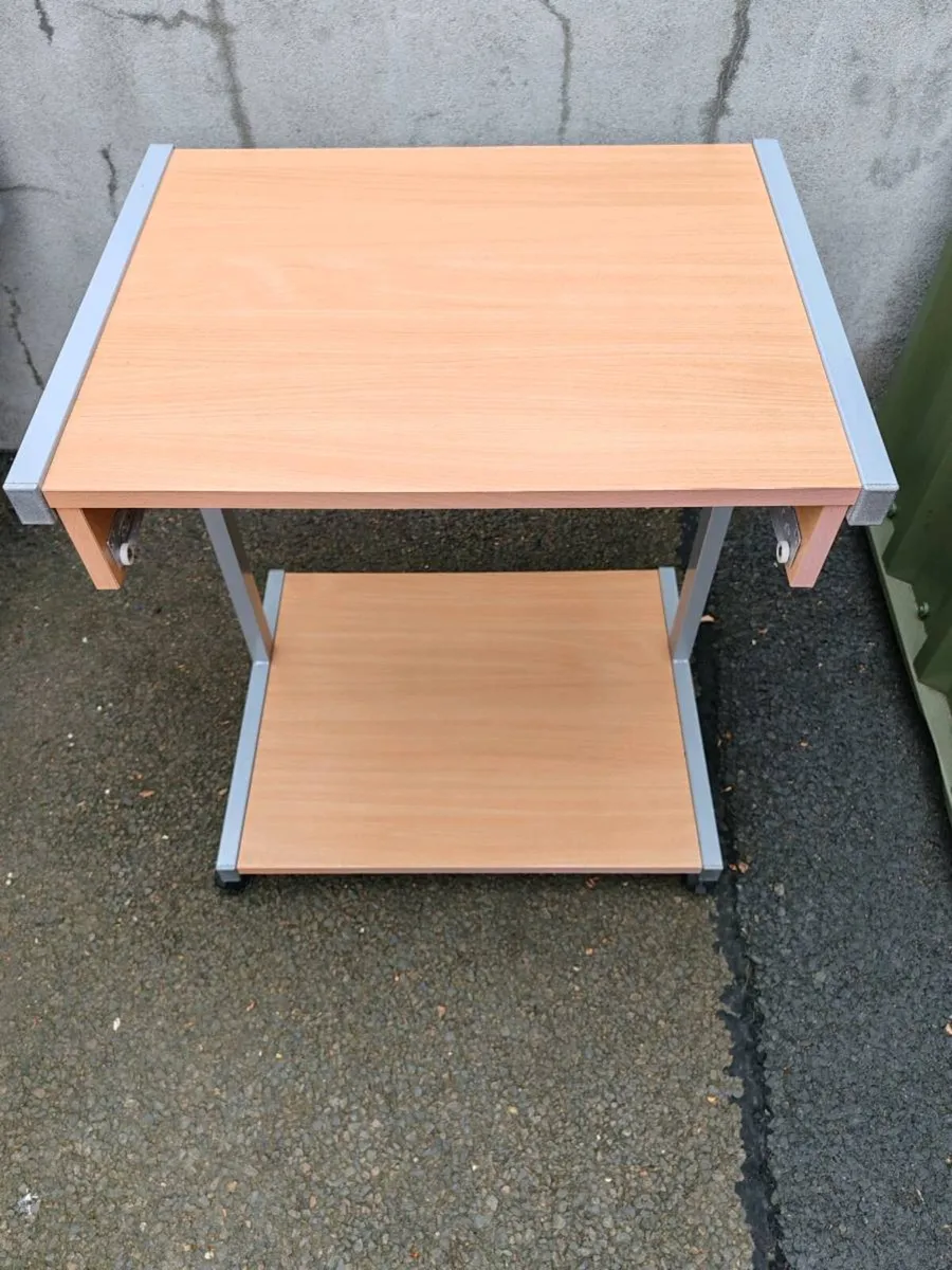 Computer table - Image 1