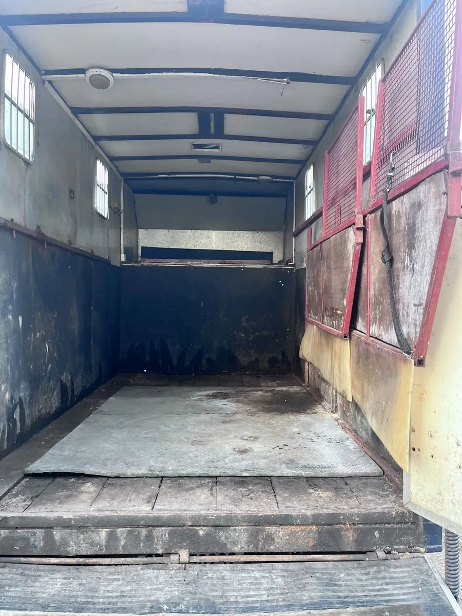 3.5ton horse lorry - Image 4