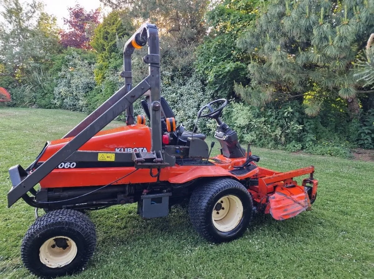 Kubota F3060 ride on mower lawnmower - Image 1